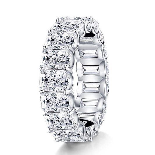 Ring van sterlingzilver met een diamantimitatie met hoog koolstofgehalte